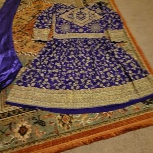 2 pieces traditional design clothes very unique fits very good 👍